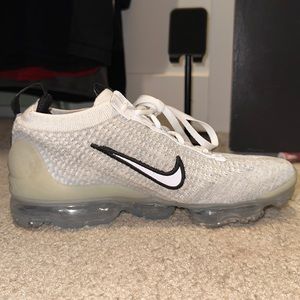 Lightly used white/white/black NIKE FLY-KNIT VAPORMAX